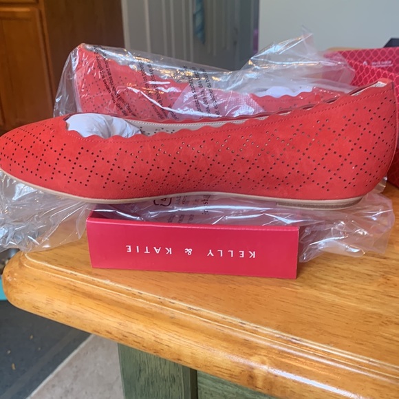 Kelly & Katie Suede shoes new in box never worn. - Picture 3 of 6